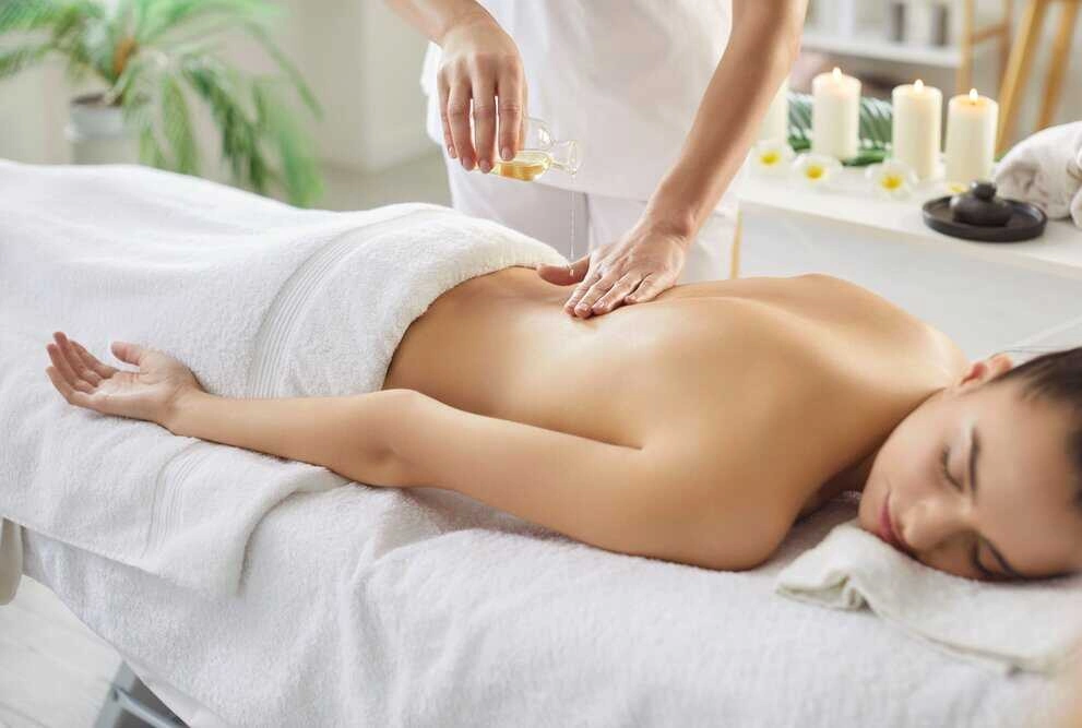 Oil Massage in Delhi